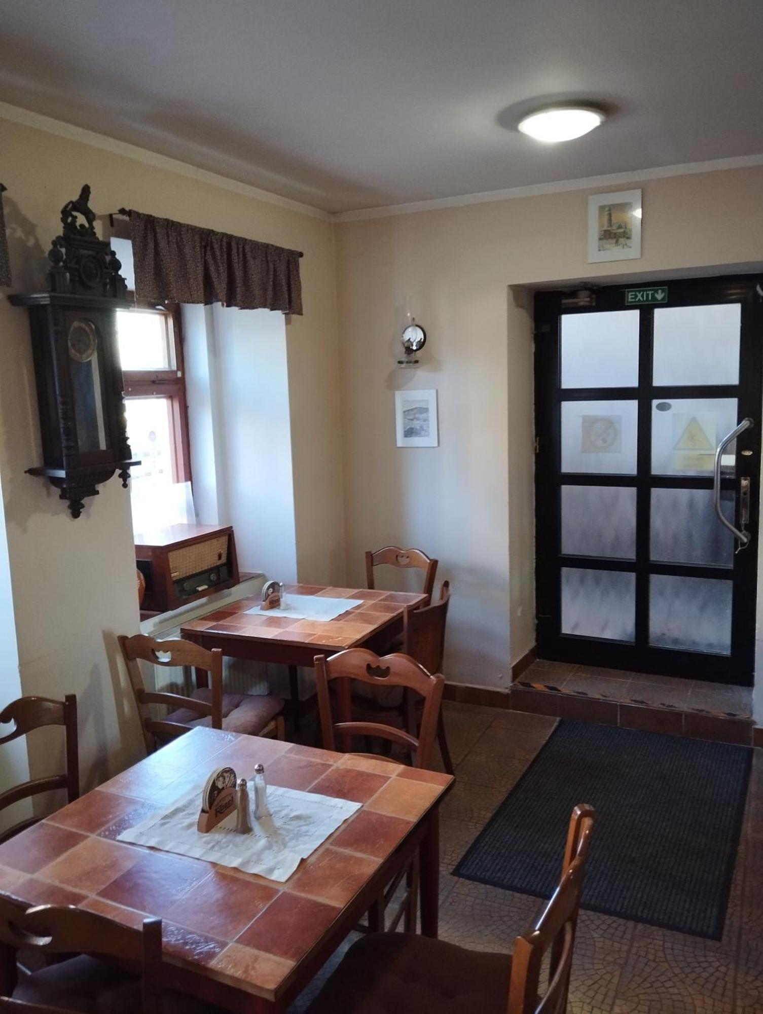 Horní Blatná Restaurace A Penzion Vlci Jama מראה חיצוני תמונה